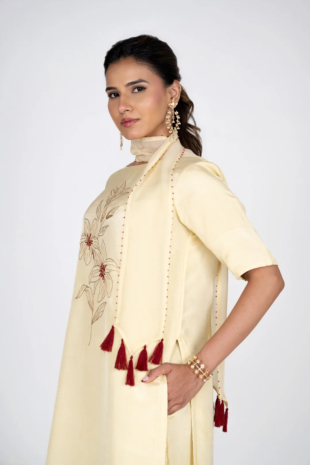 Zohra Ivory kurta Set with Stole
